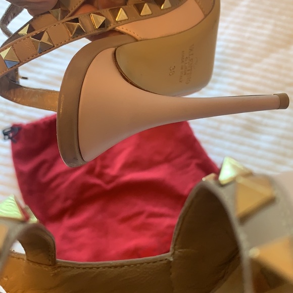 Valentino Garavani Rockstud Pump - Picture 3 of 5